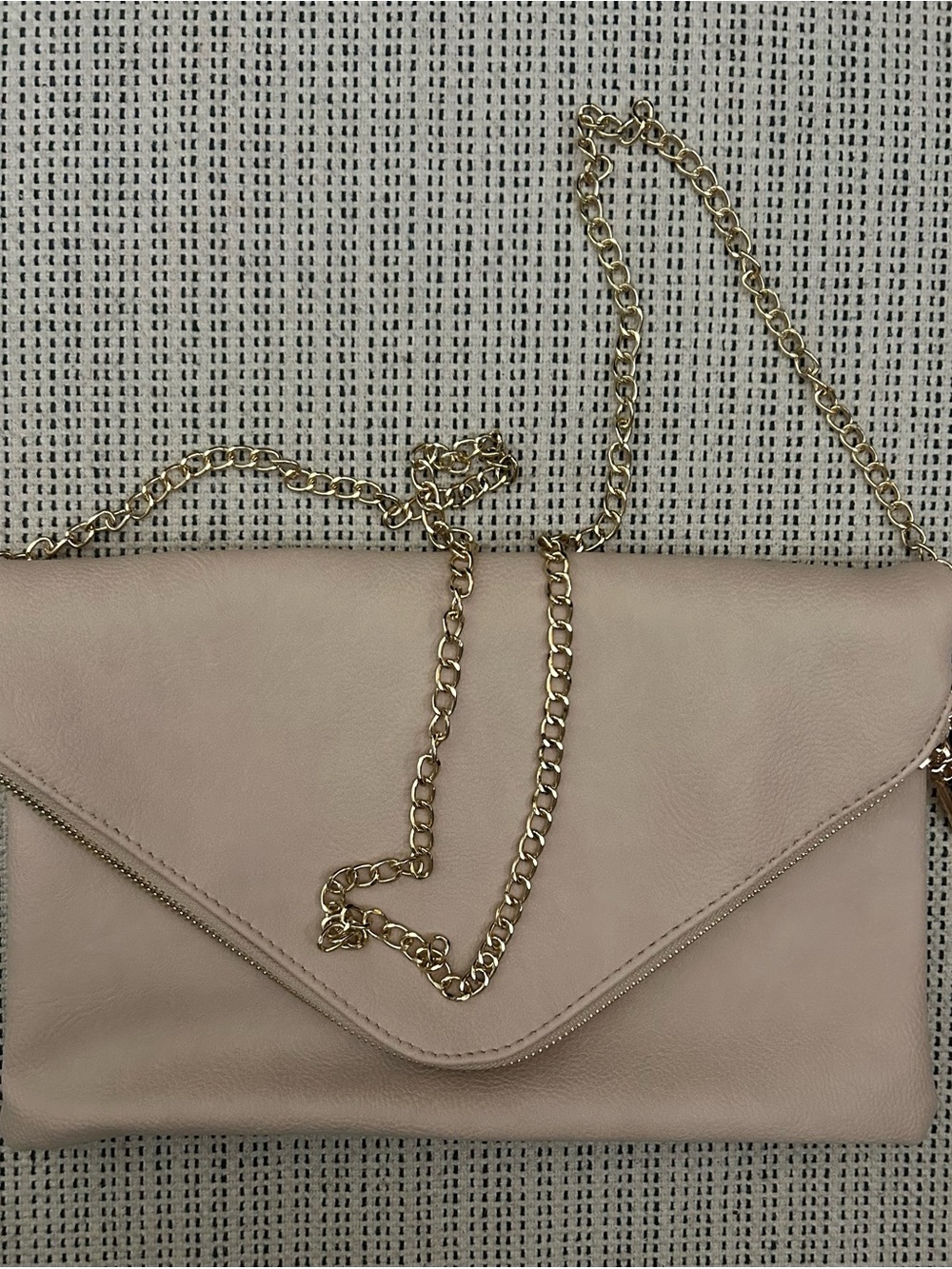 Chic Nude Envelope Crossbody Bag with Gold Chain